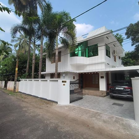 Вилла White House Thrissur Экстерьер фото