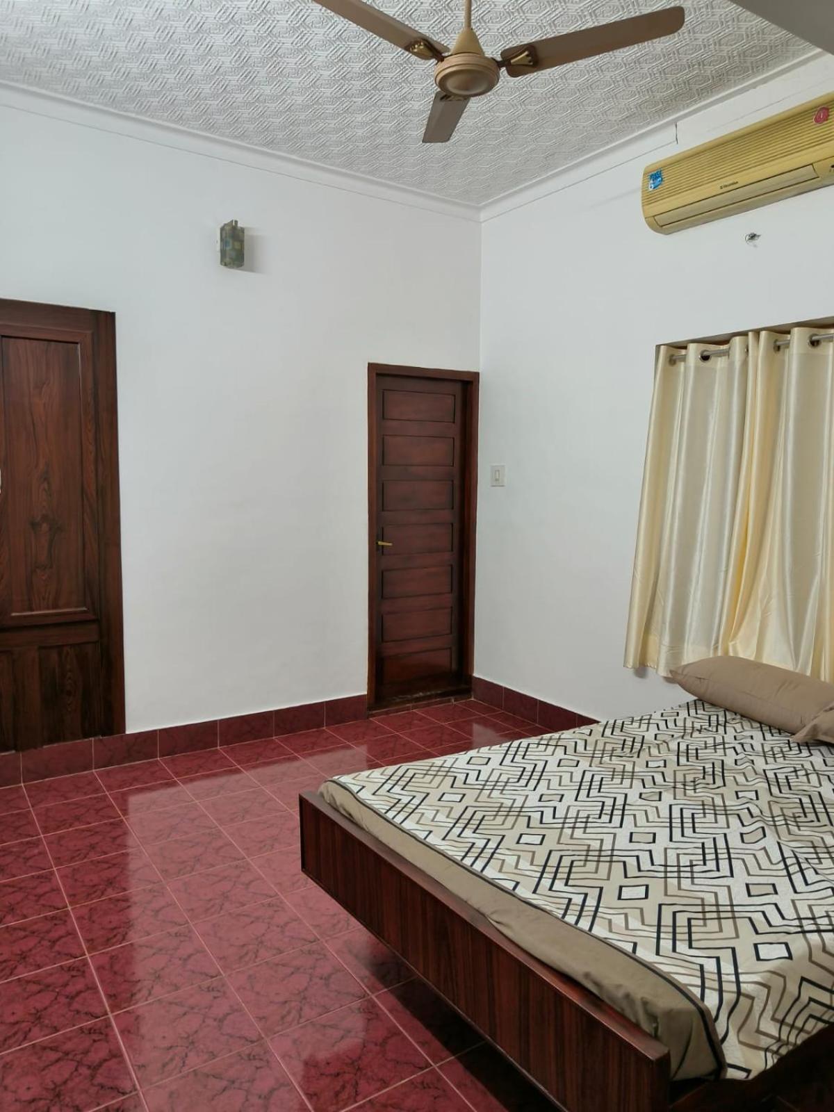 Вилла White House Thrissur Экстерьер фото