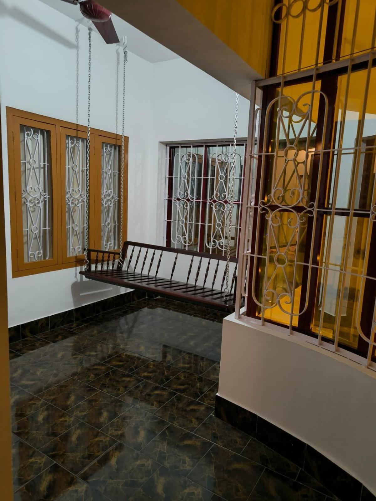 Вилла White House Thrissur Экстерьер фото
