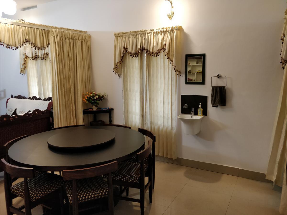 Вилла White House Thrissur Экстерьер фото